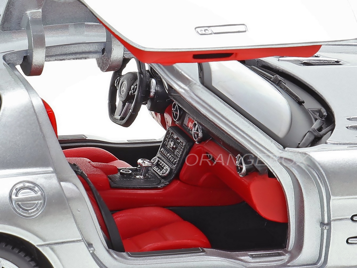 Mercedes Benz SLS AMG Maisto 1:18 Prata - 20 anos! Loja on-line de